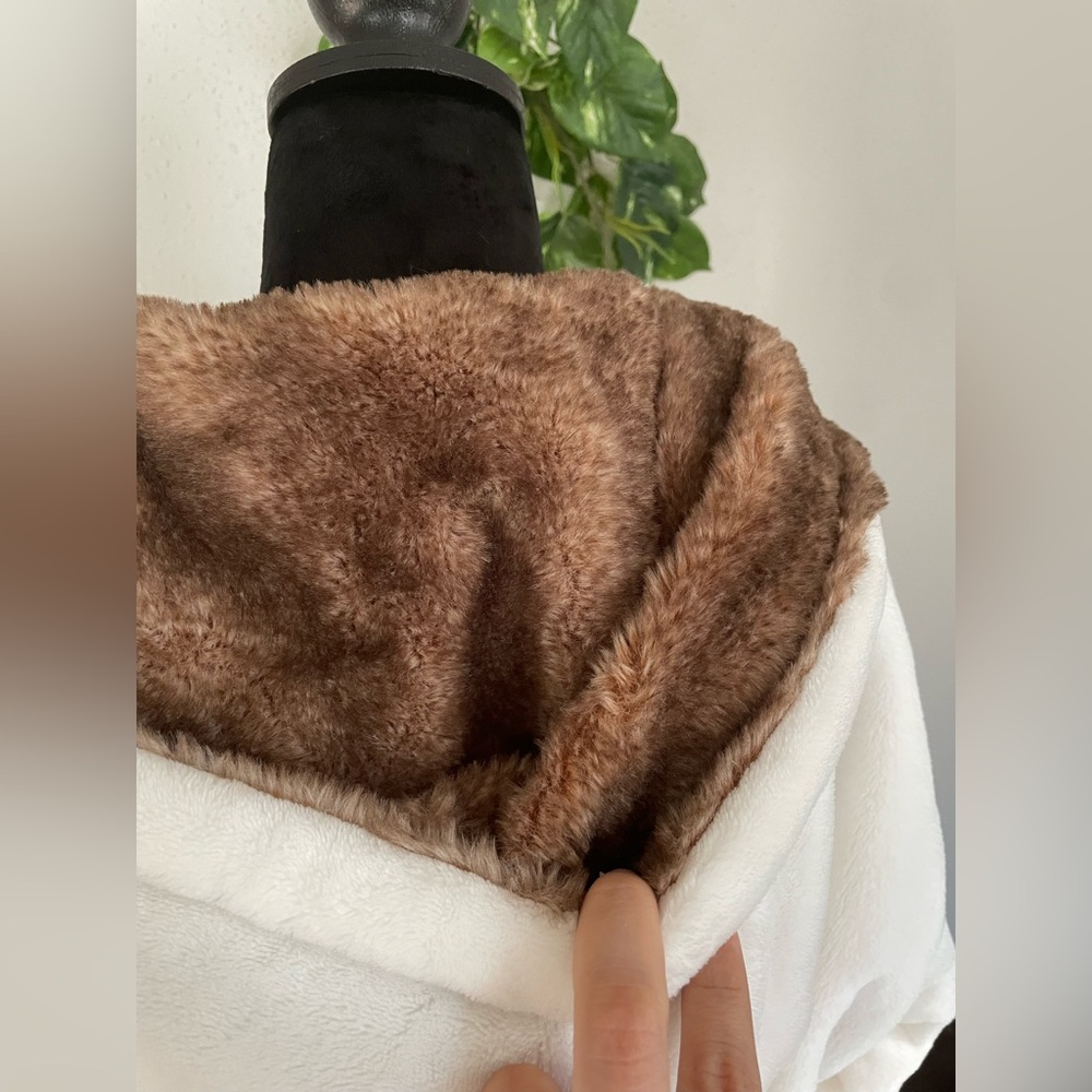 Luxury Robe Women’s Bathrobe S/M Ultra Soft | Elegance and Winter Comfort - Picture 5 of 12
